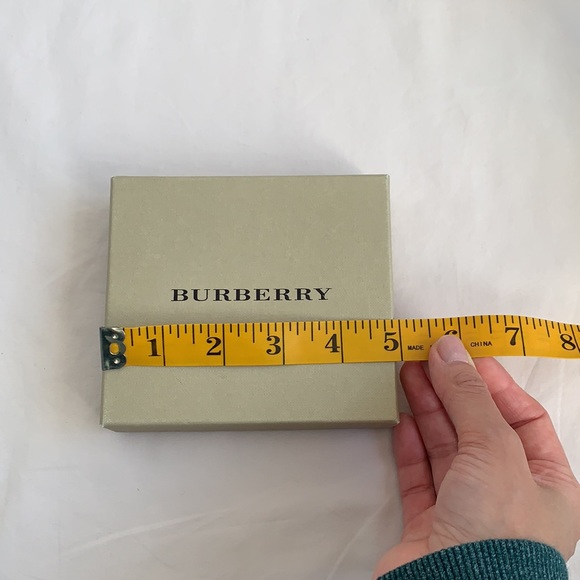 Burberry mini gift box - Picture 4 of 6